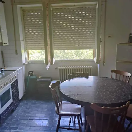 Appartamento 3 Bed - Sleeps 6 - Mountain View - Parking - Pets Angeli (Ancona)